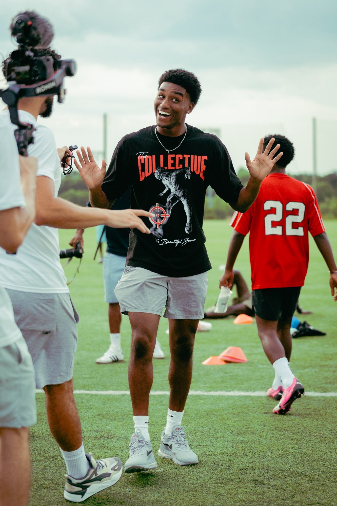 BEAUTIFUL GAME TEE